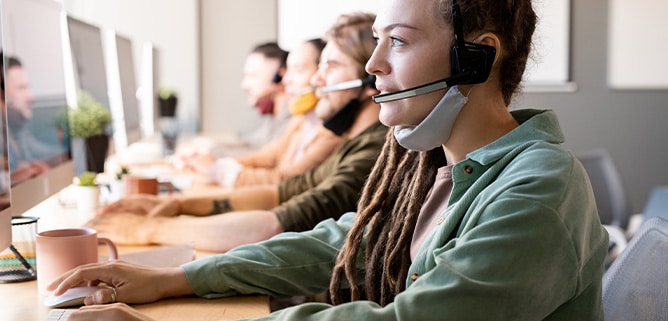 customer-support-representatives-with-headsets-